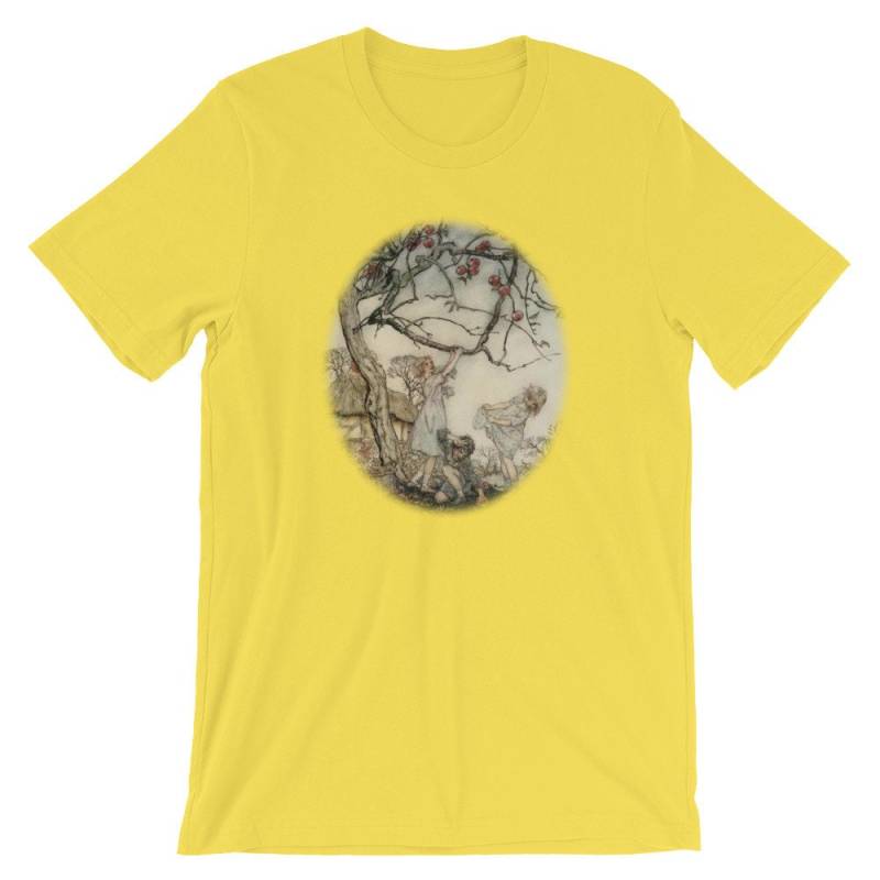 Arthur Rackham Kunst "Eine Schale Mit Äpfeln", Kurzarm Unisex T-Shirt von PaperRoseCottage