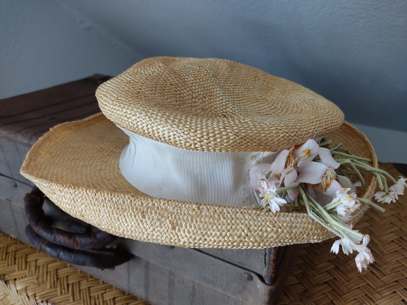 Leichter Vintage Strohhut Mit Millinery Sträußchen Sommerhut Damenhut Aus Der Werkstatt Mayser Und Milz Hut Straw Hat Leichter Vintage Strohhut Mit Millinery Sträußchen Sommerhut Damenhut Aus Der Werkstatt Mayser Und Milz Hut Straw Hat von PaperShopVintage