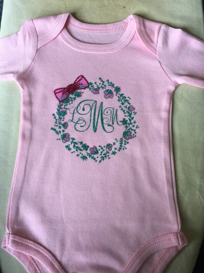 Babybody Mit Monogramm; Babykleidung; Personalisierte Baby T; Name Babybody; Individuelles Monogramm Für Baby; Benutzerdefinierte Babybody Mit Monogramm; Babykleidung; Personalisierte Baby T; Name Babybody; Individuelles Monogramm Für Baby; Benutzerdefinierte von PaperThoughtsbyGaye