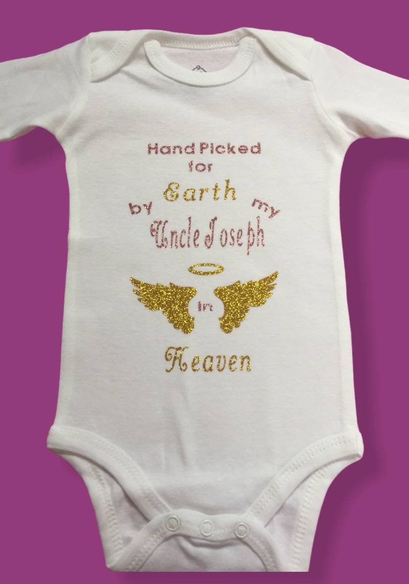 Personalisierter Baby Engel Flügel Strampelanzug Erinnerungsgeschenk Personalisierter Baby Engel Flügel Strampelanzug Erinnerungsgeschenk von PaperThoughtsbyGaye