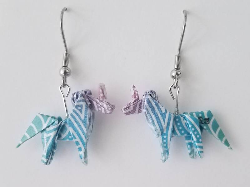 Mini Origami Einhorn Ohrringe Mini Origami Einhorn Ohrringe von PaperTigerFolds