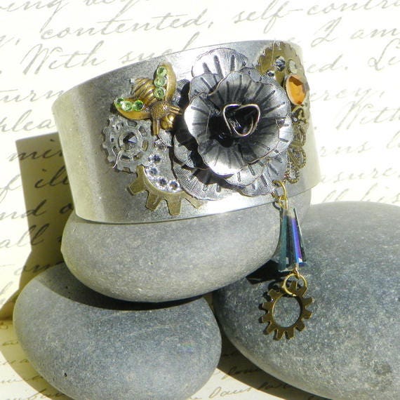 steampunk Rose Manschette Armband von PaperandBeadsbyAngie