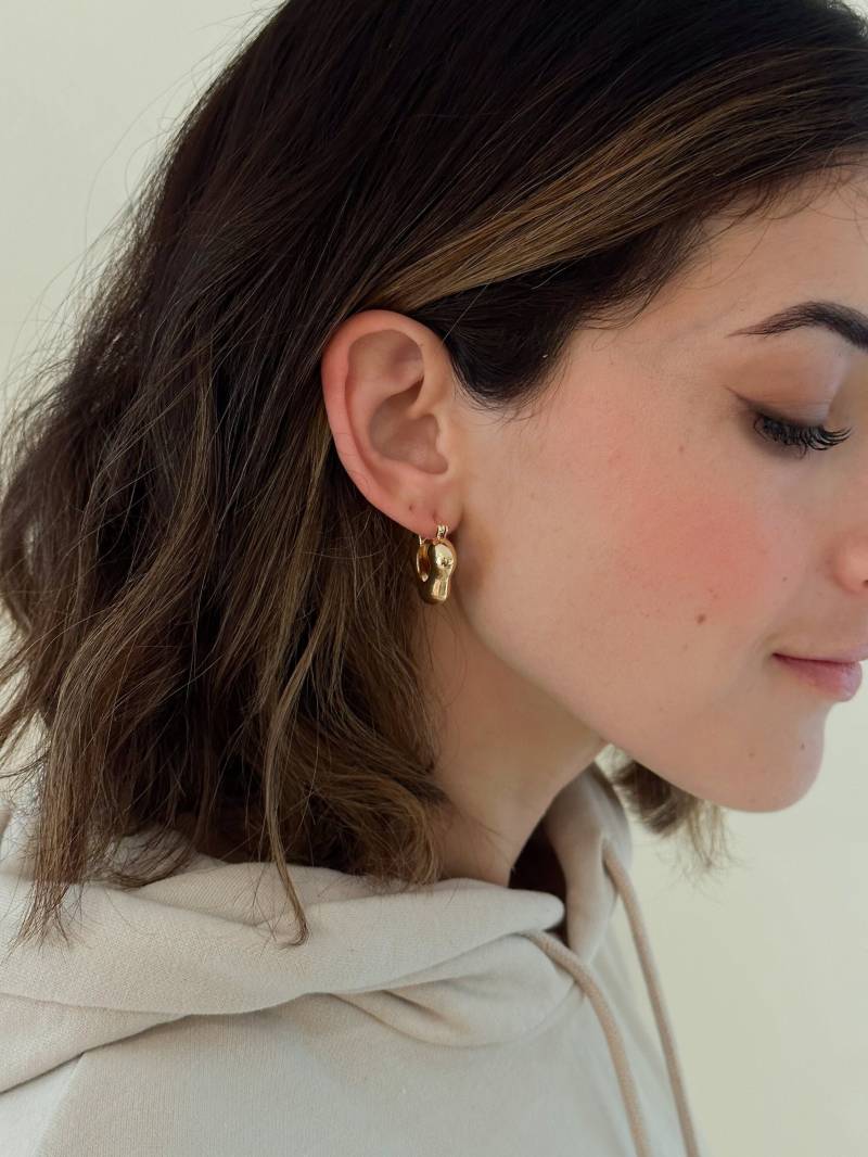 Gold Filled Abstrakte Klobige Creolen von PaperandBloomSupply