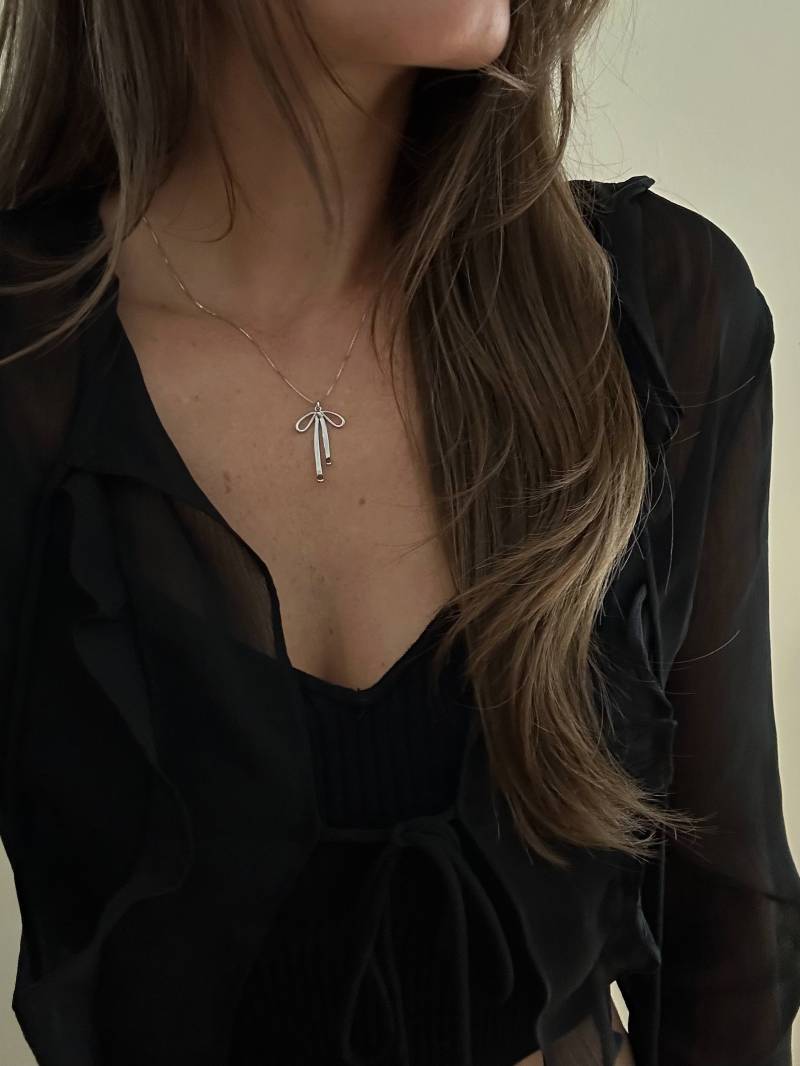 Weißgold Filled Micro Box Halskette Mit Bogen Anhänger von PaperandBloomSupply