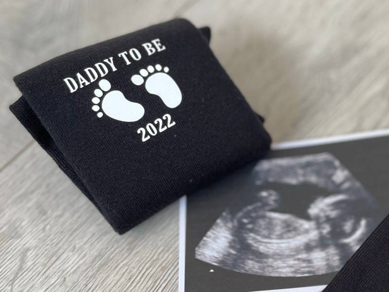 Personalisierte Vatertagssocken Daddy To Be Geschenk von PapercutzByK