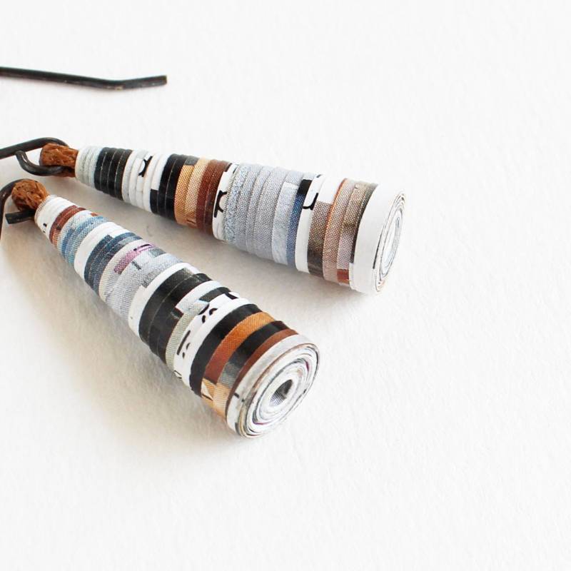 Nachrichten Kapsel Ohrringe Umweltfreundlicher Schmuck Geschenk Für Journalistin Funky Recycling Leser Nachhaltiger Nachrichten Kapsel Ohrringe Umweltfreundlicher Schmuck Geschenk Für Journalistin Funky Recycling Leser Nachhaltiger von Papermelon