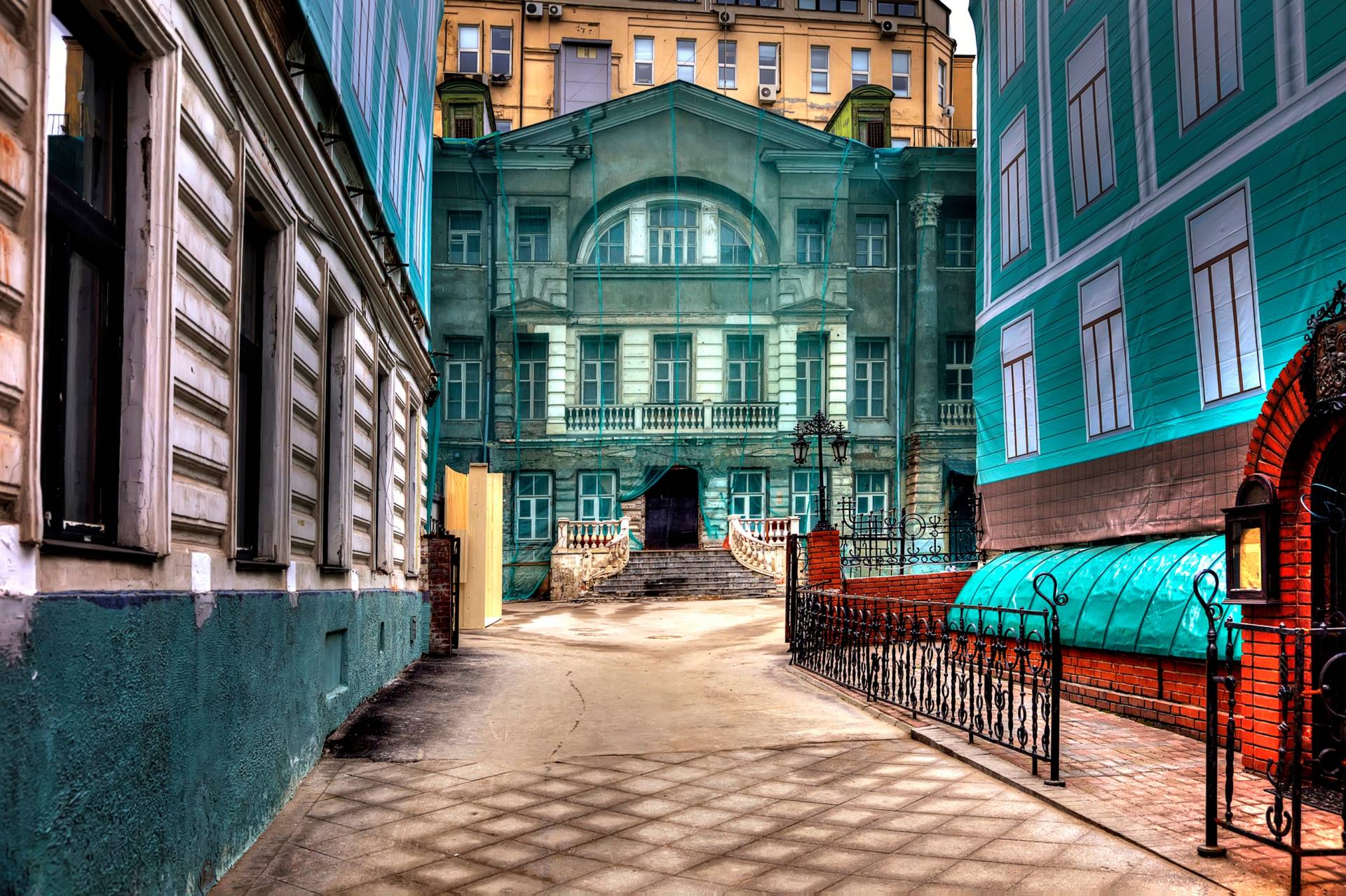 Papermoon Fototapete "ARCHITEKTUR-MOSKAU VERZAUBERT HAUS VILLA STADT COLLAGE" von Papermoon