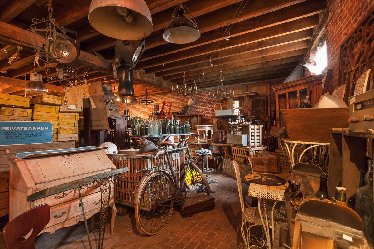 Papermoon Fototapete "Alter Keller" von Papermoon