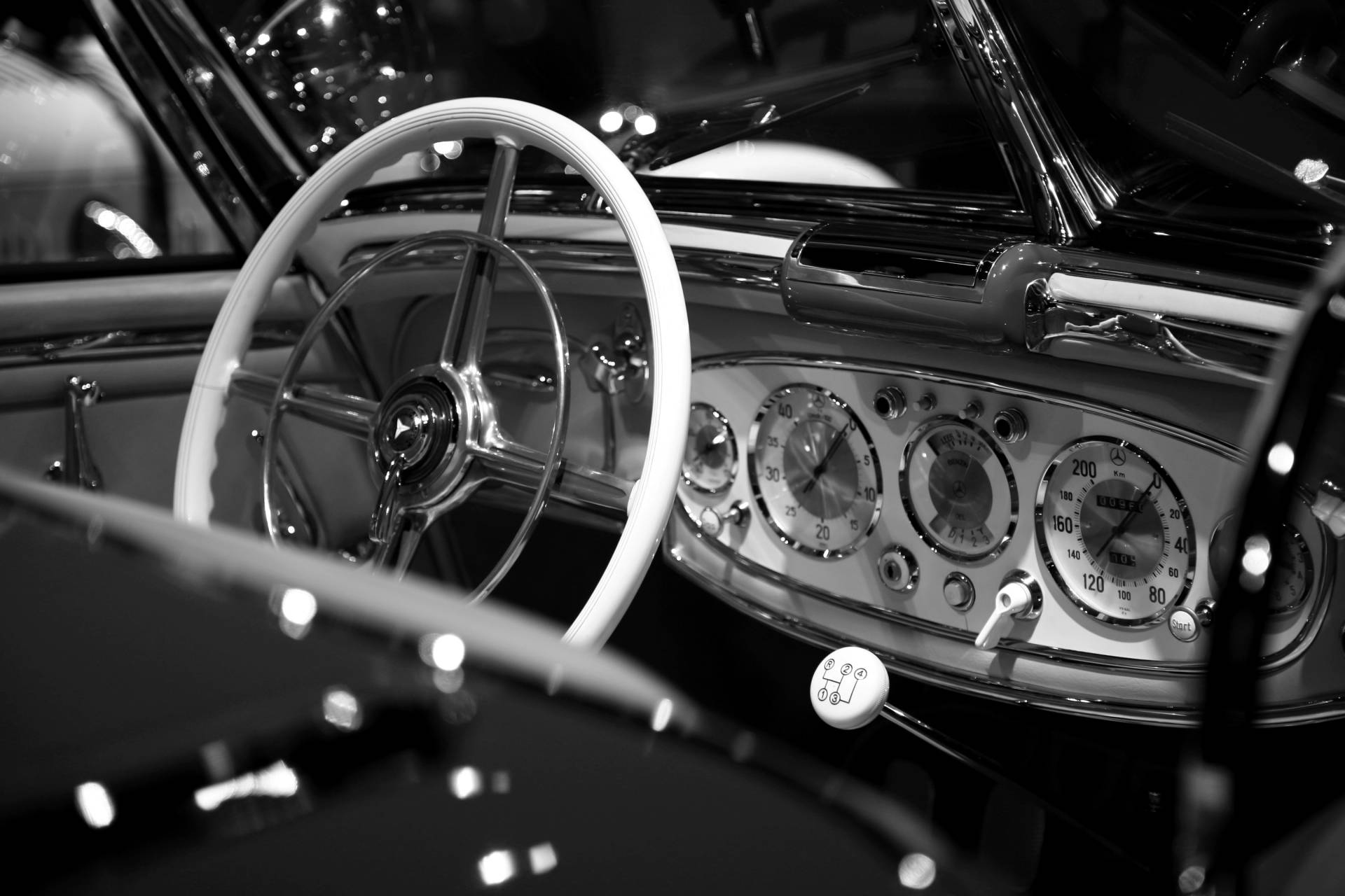 Papermoon Fototapete "Auto Schwarz & Weiß" von Papermoon