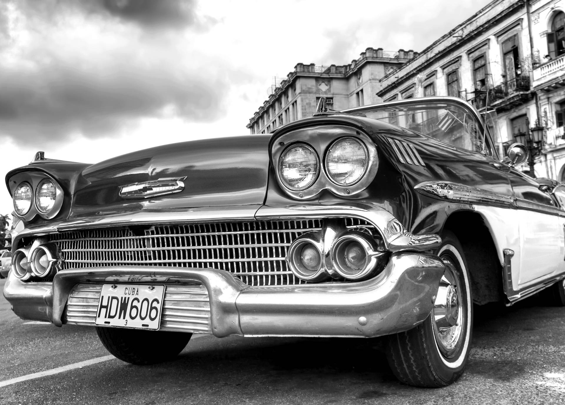 Papermoon Fototapete "Auto Schwarz & Weiß" von Papermoon