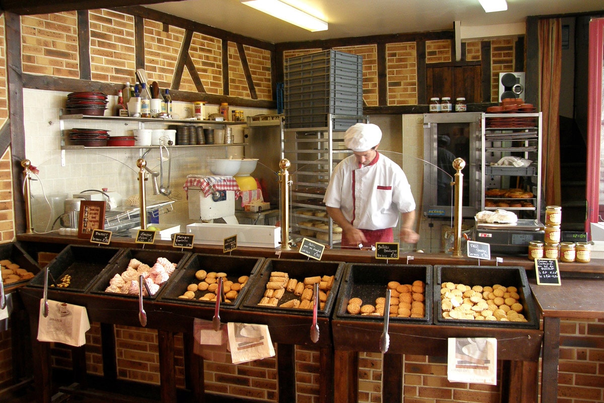 Papermoon Fototapete "BÄCKEREI-STEINWAND ZIEGELWAND HOLZ STRUKTUR BISTRO DEKO" von Papermoon