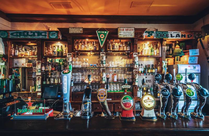 Papermoon Fototapete "BAR-VINTAGE RETRO BISTRO PUB ALKOHOL FLASCHEN DESIGN" von Papermoon