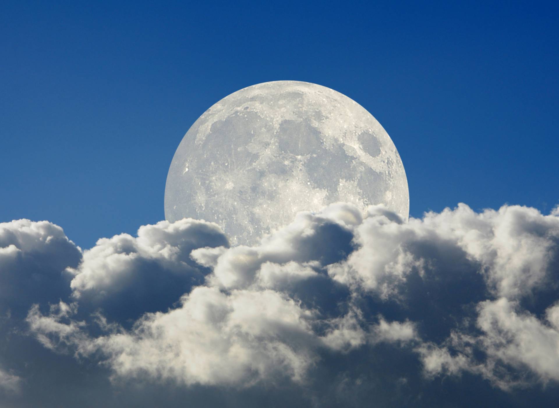Papermoon Fototapete "Big Moon and Clouds" glatt von Papermoon