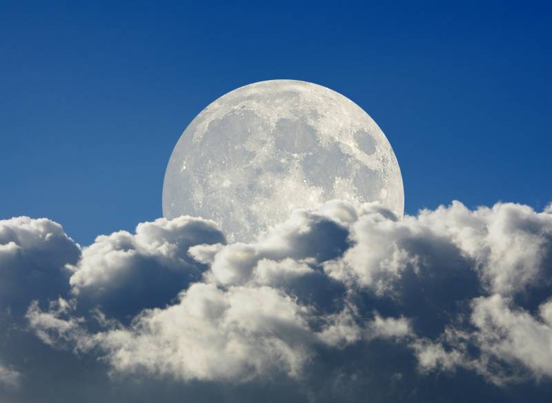 Papermoon Fototapete "Big Moon and Clouds" glatt von Papermoon