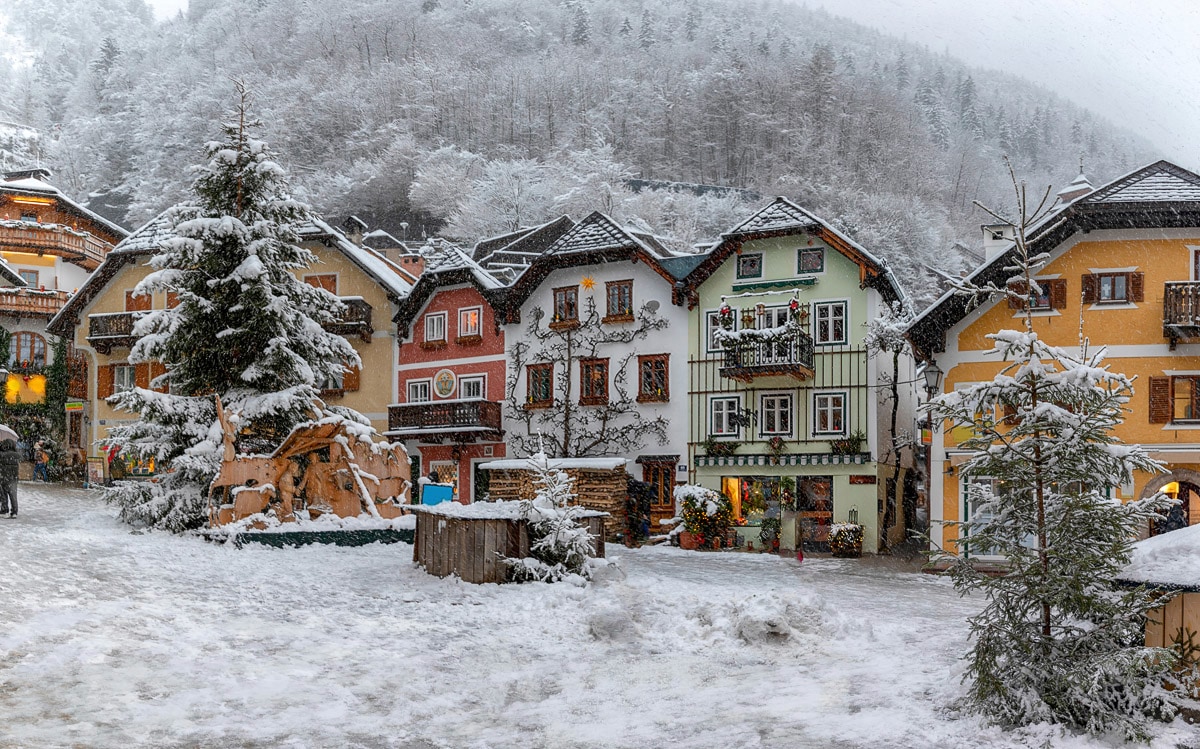 Papermoon Fototapete "Dorf im Schnee" von Papermoon