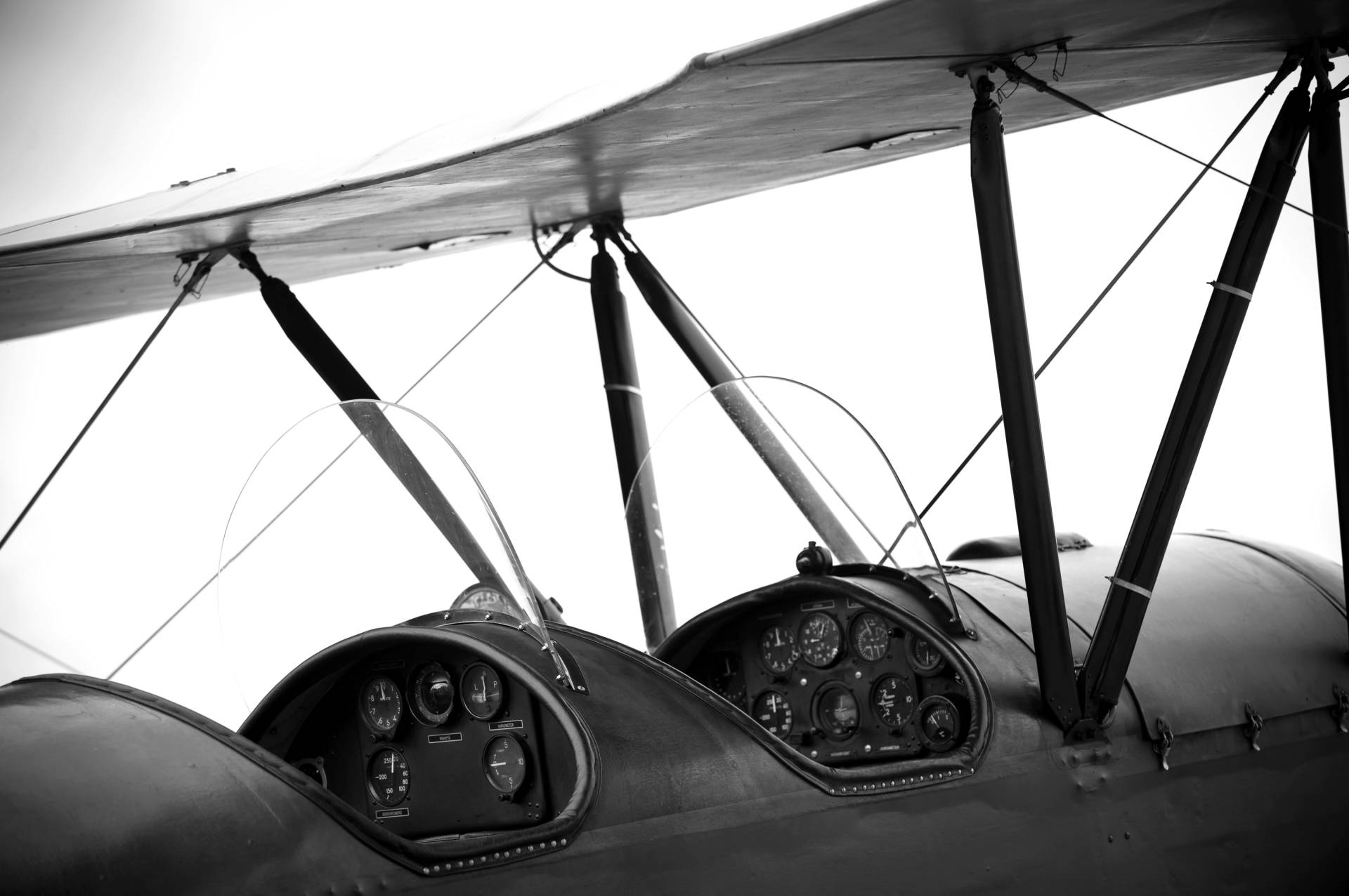 Papermoon Fototapete "Flugzeug Schwarz & Weiß" von Papermoon