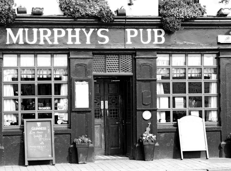 Papermoon Fototapete "Gebäude Schwarz & Weiß" von Papermoon