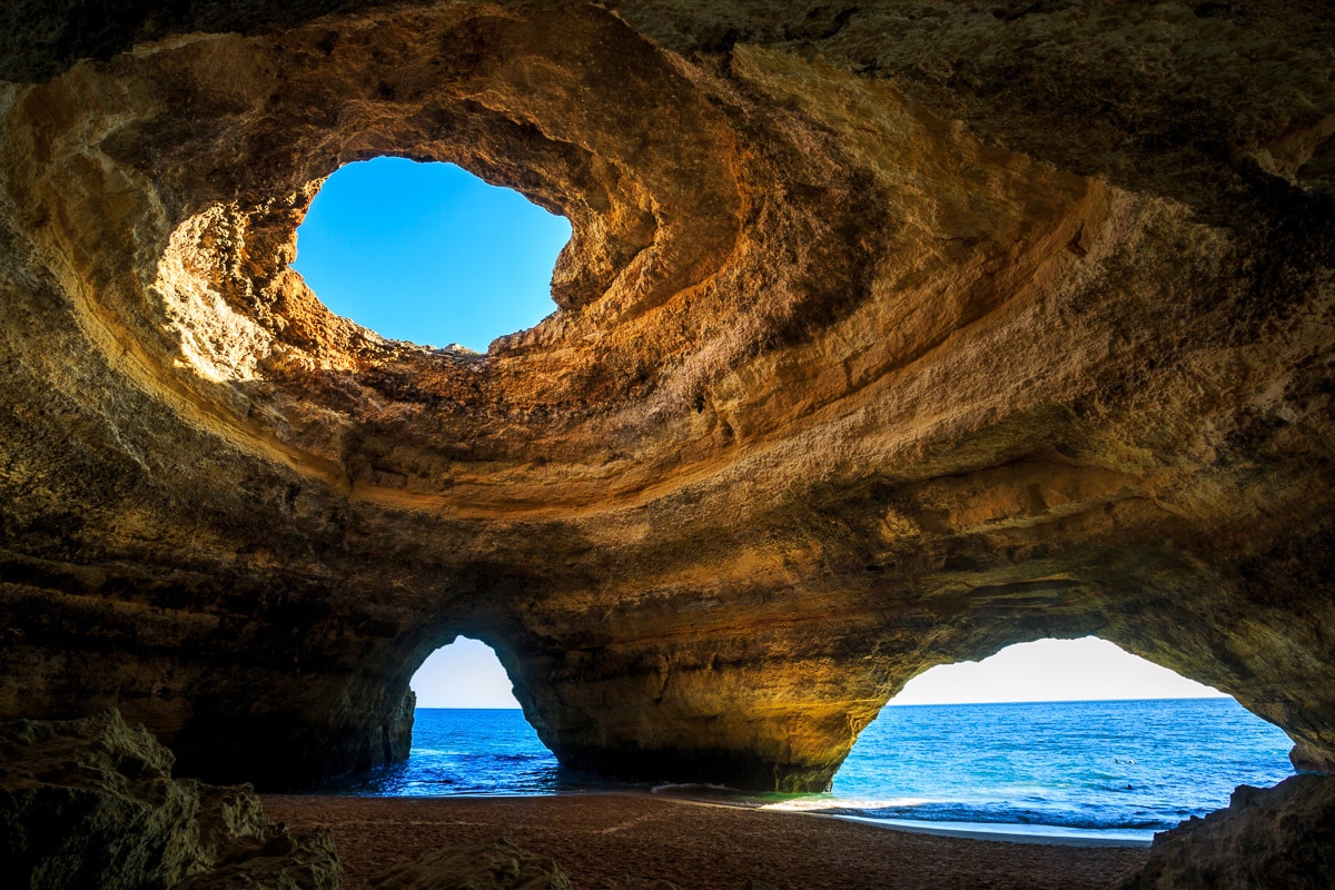 Papermoon Fototapete "Höhle in der Benagil-Algarve" von Papermoon