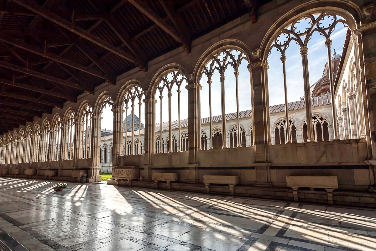 Papermoon Fototapete "Hof" von Papermoon