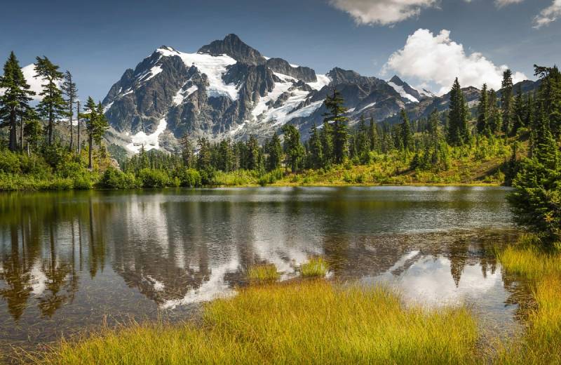 Papermoon Fototapete "Landschaft mit See" von Papermoon