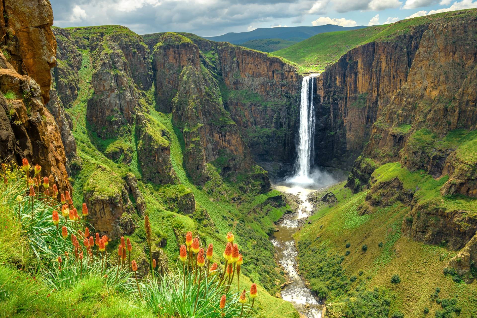 Papermoon Fototapete "MALETSUNYANE-WASSERFALL LESOTHO AFRIKA FLUSS BERG" von Papermoon