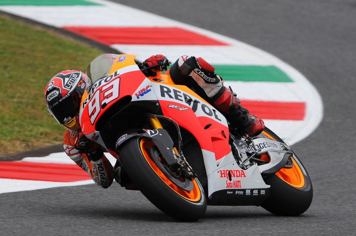 Papermoon Fototapete "MOTORRADRENNEN RENNSTRECKE HONDA BIKES" von Papermoon