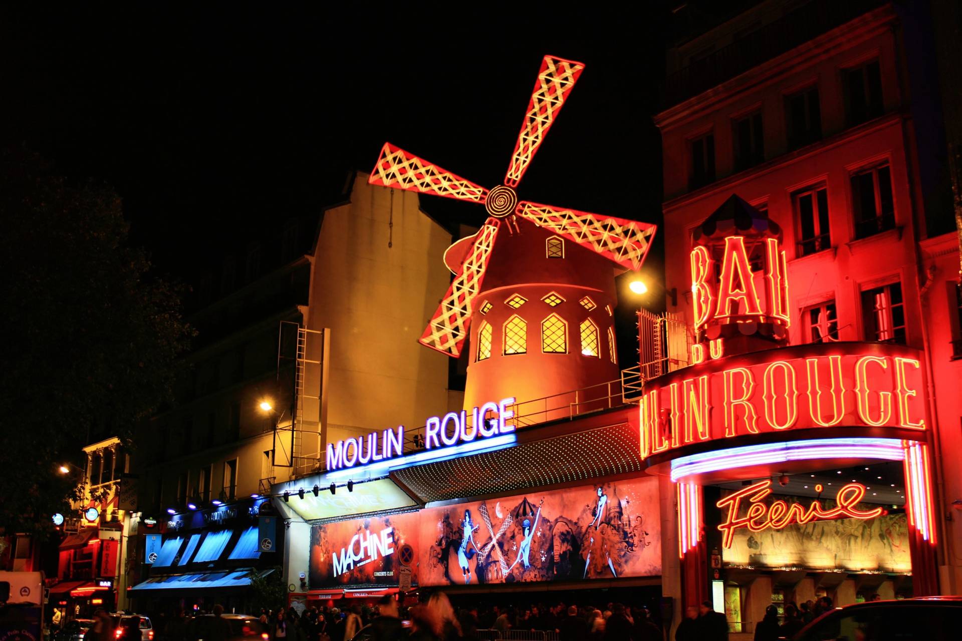 Papermoon Fototapete "MOULIN ROUGE-KABARETT PARIS NACHTCLUB VARIETE MUSICAL" von Papermoon