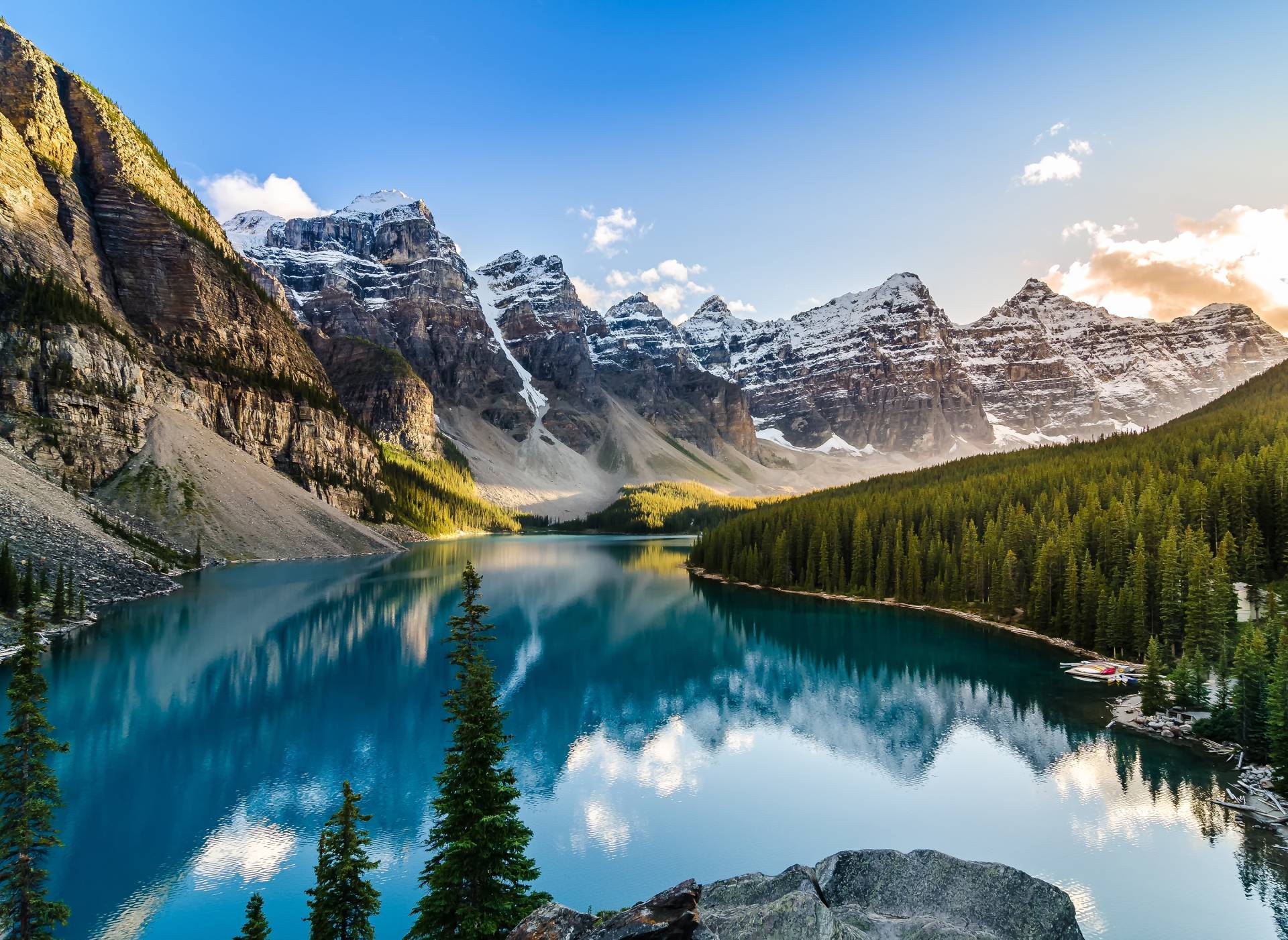 Papermoon Fototapete "Moraine Lake Rocky Mountains" von Papermoon