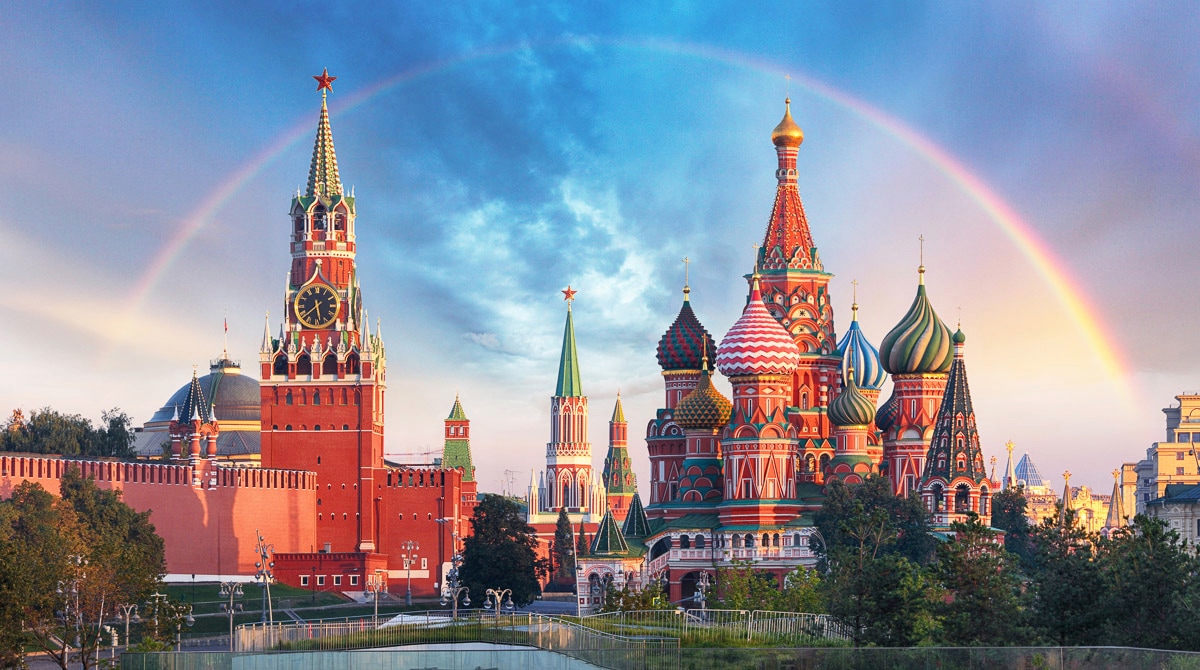 Papermoon Fototapete "Moskau mit Regenbogen", Vliestapete, hochwertiger Digitaldruck, inklusive Kleister von Papermoon