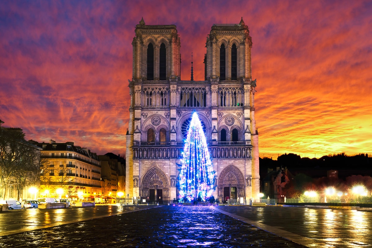 Papermoon Fototapete "Notre Dame Sonnenaufgang" von Papermoon