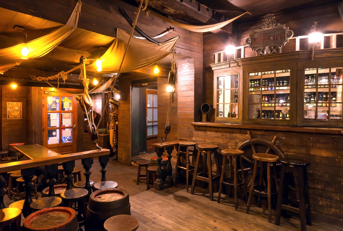 Papermoon Fototapete "Old Schooner Style Bar" von Papermoon