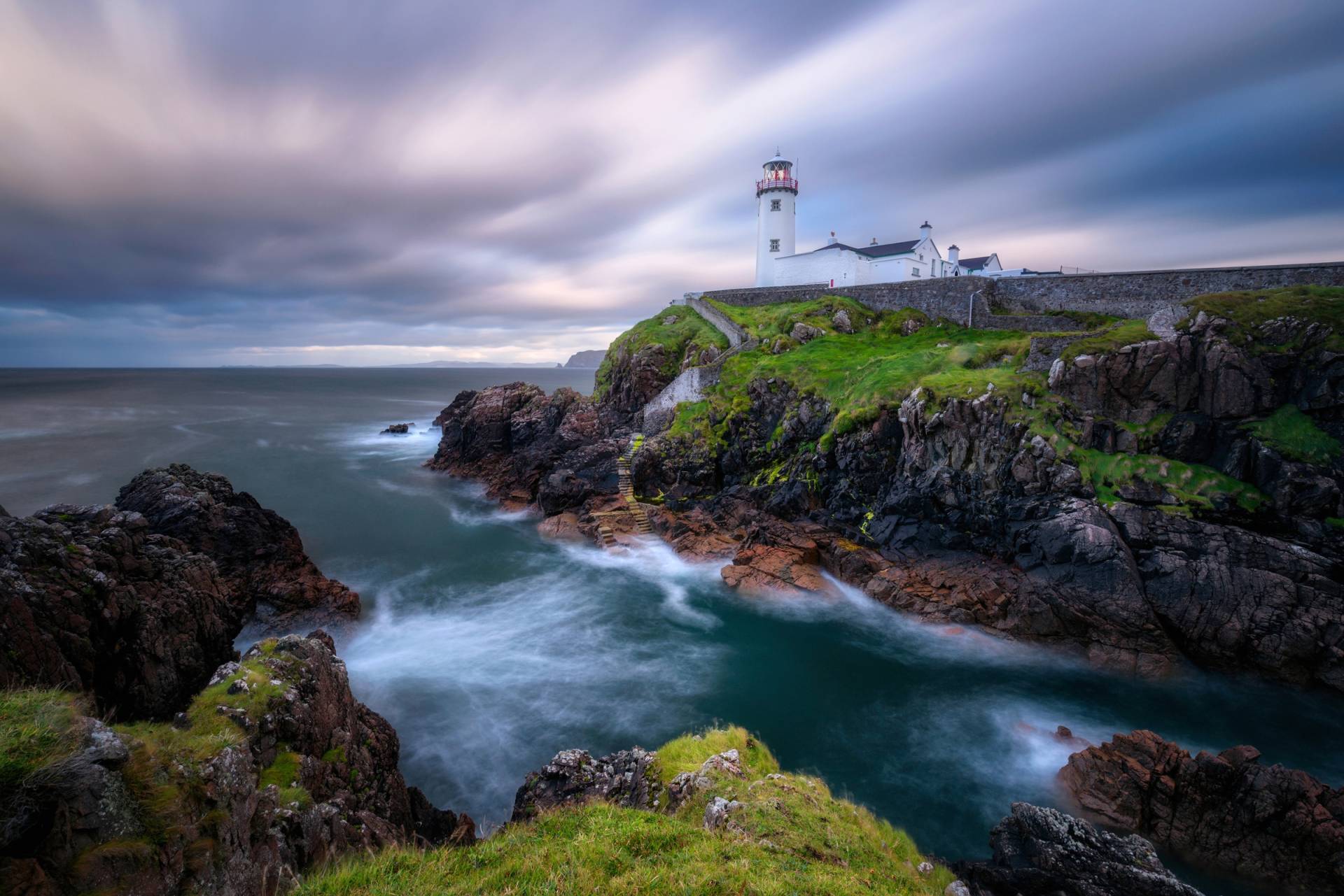 Papermoon Fototapete "Photo-Art DANIEL GASTAGER, FANAD HEAD LEUCHTTURM" von Papermoon