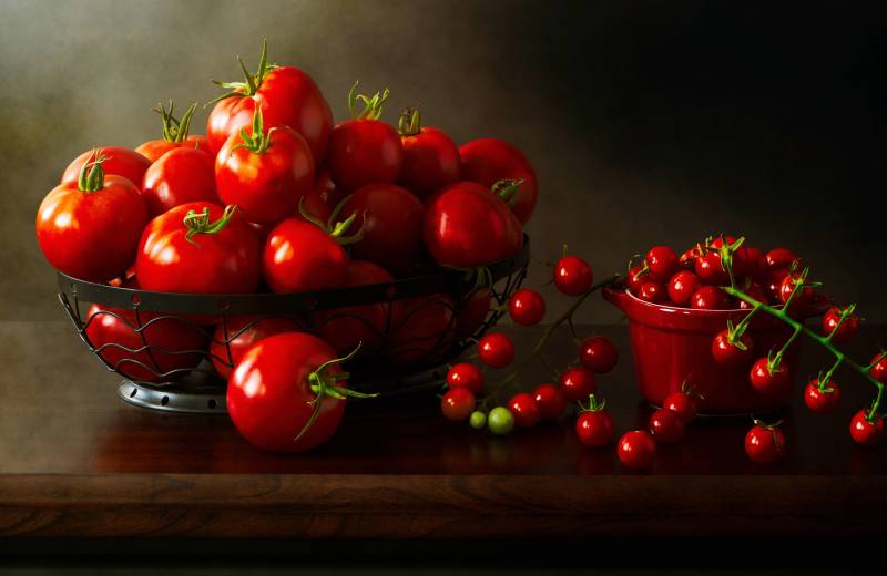 Papermoon Fototapete "Photo-Art DARLENE HEWSON, ZU VIELE TOMATEN" von Papermoon