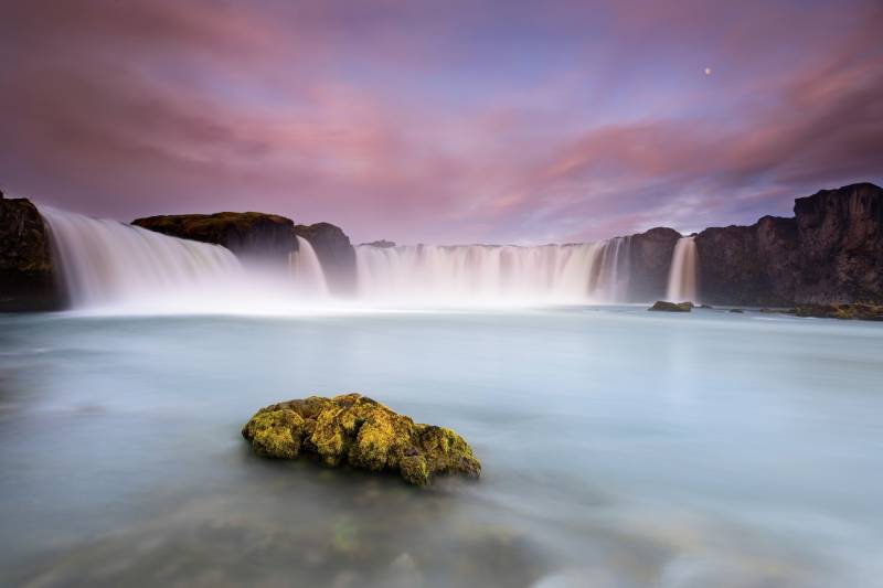 Papermoon Fototapete "Photo-Art LUIGI RUOPPOLO, GODAFOSS UND DER MOND" von Papermoon