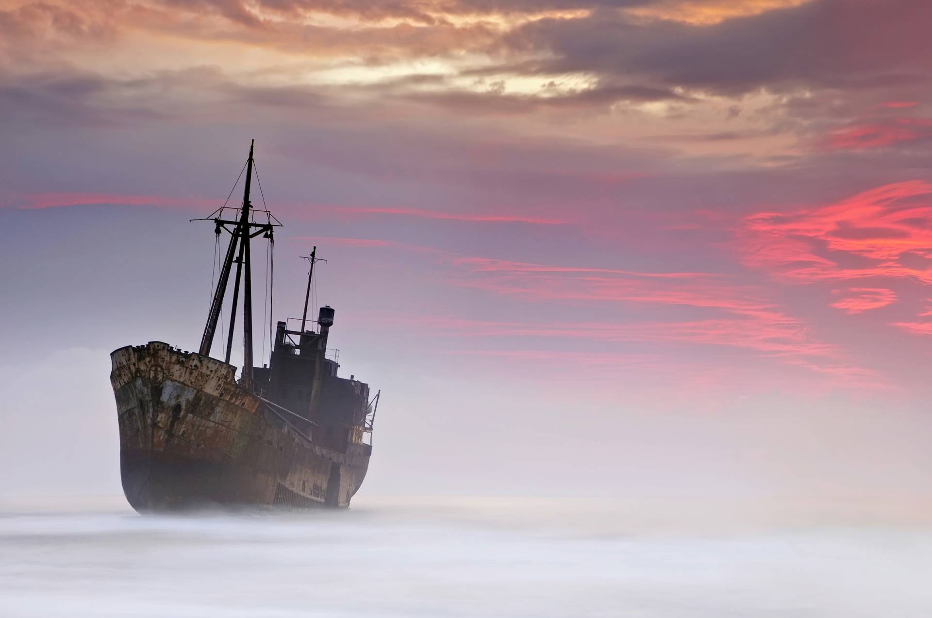 Papermoon Fototapete "Photo-Art MARIA KAIMAKI, DER DUNKLE REISENDE" von Papermoon