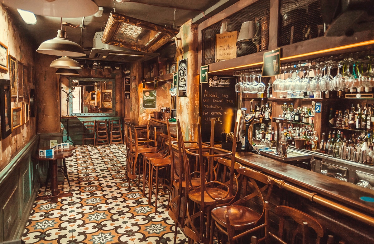 Papermoon Fototapete "RETRO PUB-BAR BISTRO RESTAURANT VINTAGE DEKORATION XXL" von Papermoon