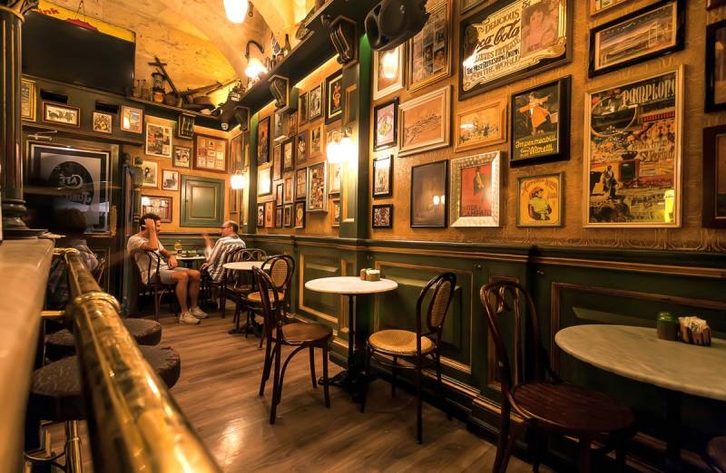 Papermoon Fototapete "Restaurant, Bar, Tresen" von Papermoon