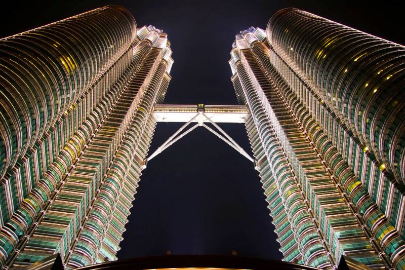 Papermoon Fototapete "SKYLINE-NEW YORK CITY SINGAPORE HONG KONG WANDBILD XXL" von Papermoon