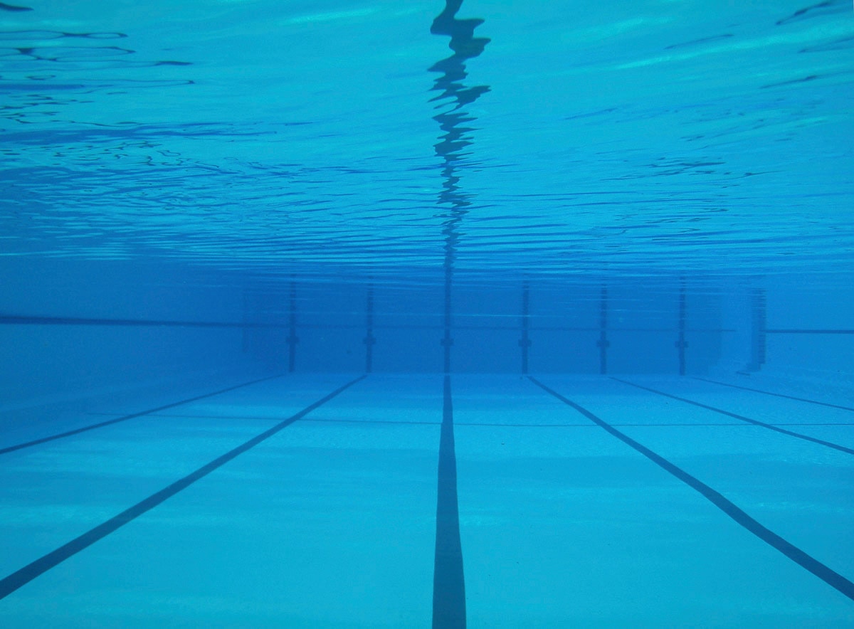 Papermoon Fototapete "Schwimmbecken" von Papermoon