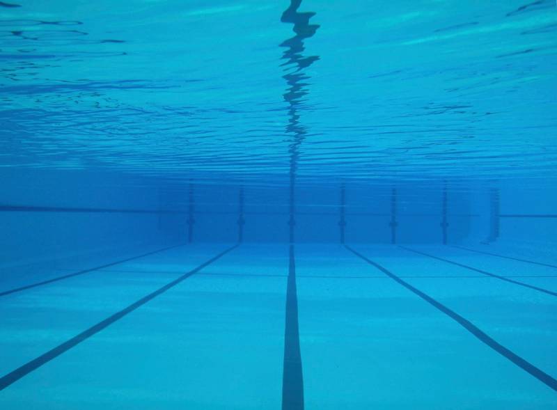 Papermoon Fototapete "Schwimmbecken" von Papermoon