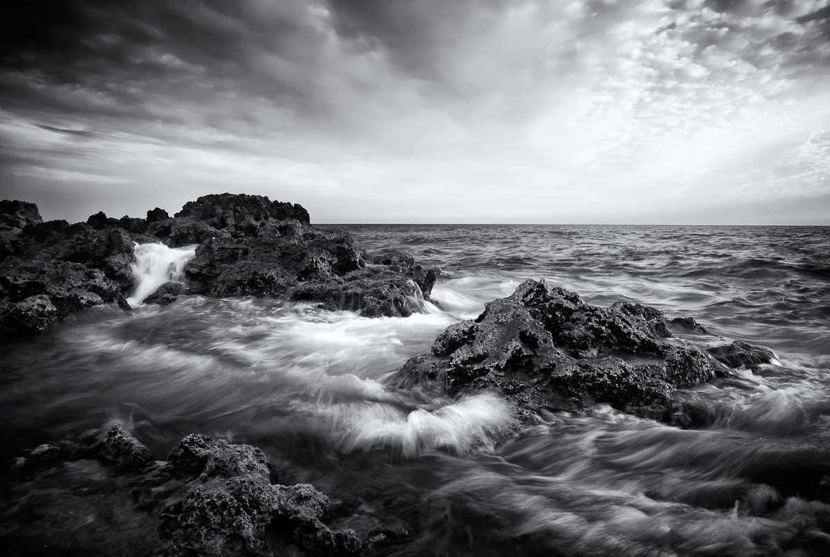 Papermoon Fototapete "Seelandschaft mit Wellen" von Papermoon