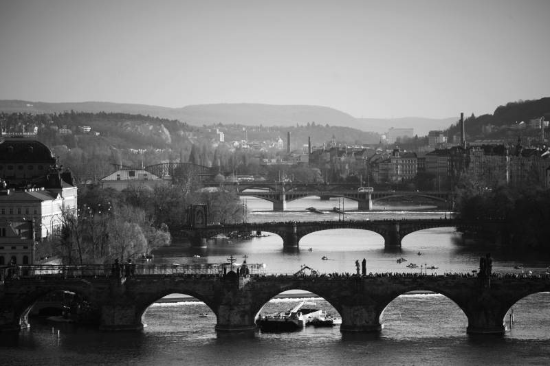 Papermoon Fototapete "Stadt Schwarz & Weiß" von Papermoon