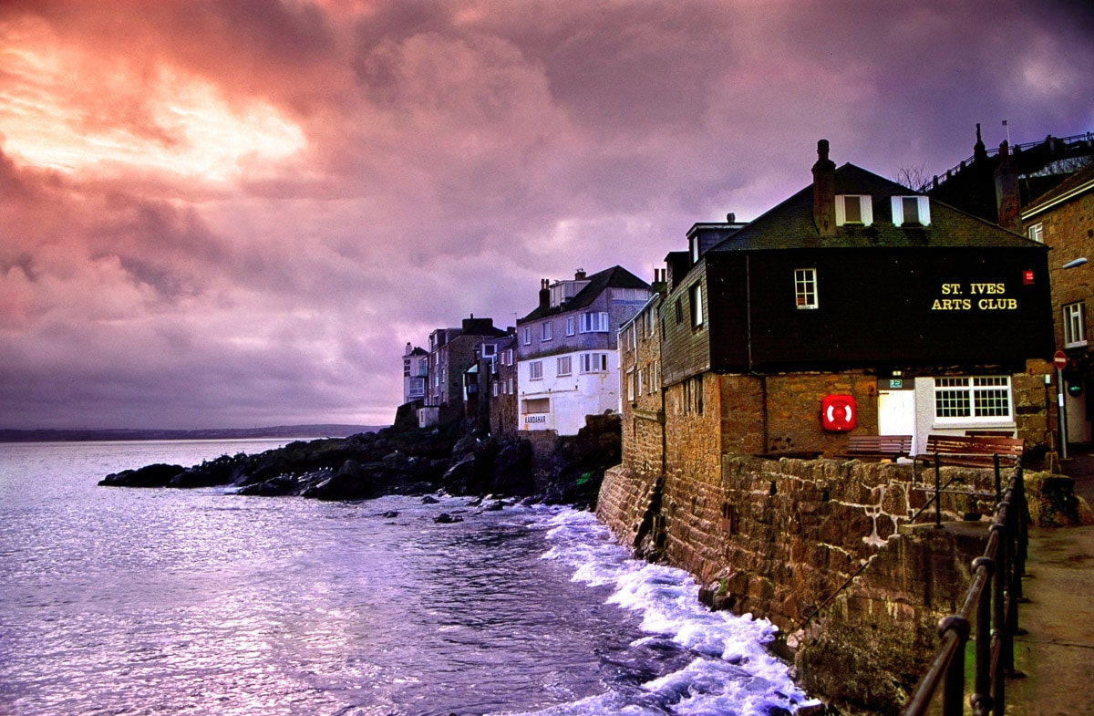 Papermoon Fototapete "Stadt am Wasser" von Papermoon