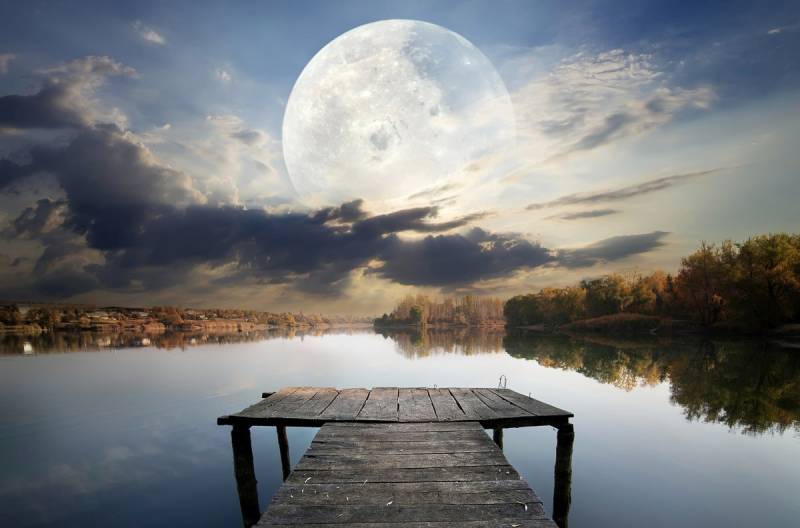Papermoon Fototapete "Steg im Wasser mit Mond" von Papermoon