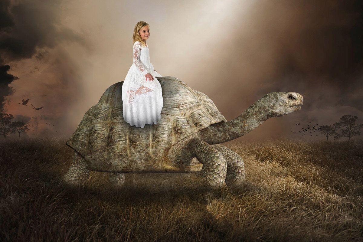 Papermoon Fototapete "Surreale Mädchen Schildkröte Liebe Hoffnung" von Papermoon