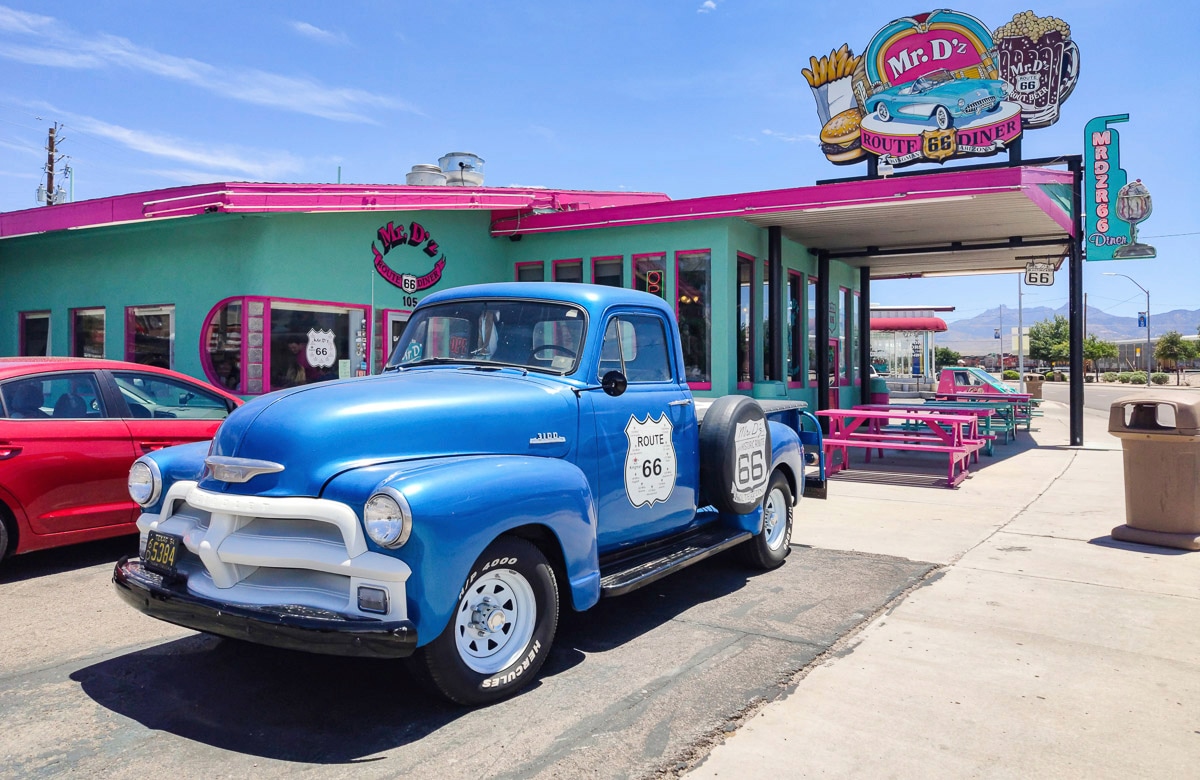 Papermoon Fototapete "VINTAGE DINER-OLDTIMER ROUTE 66 AMERIKA RESTAURANT XXL" von Papermoon