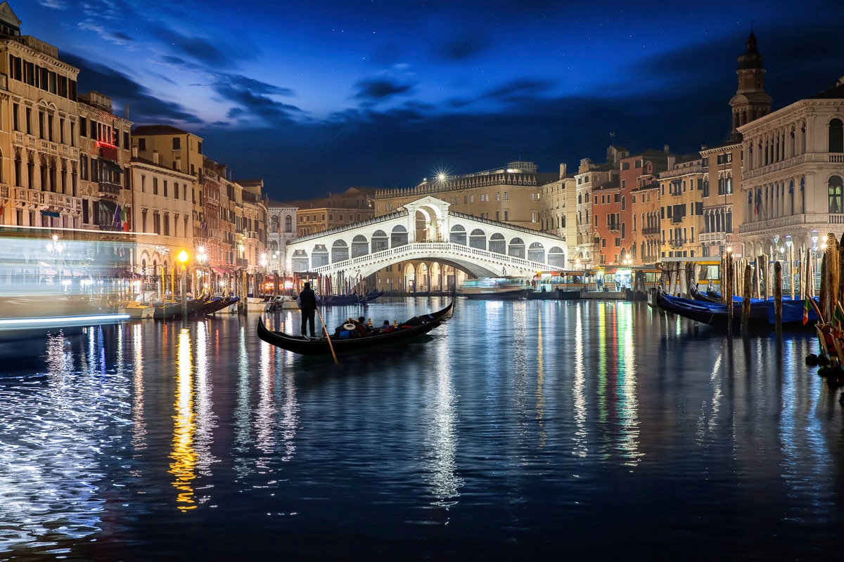 Papermoon Fototapete "Venedig bei Nacht" von Papermoon