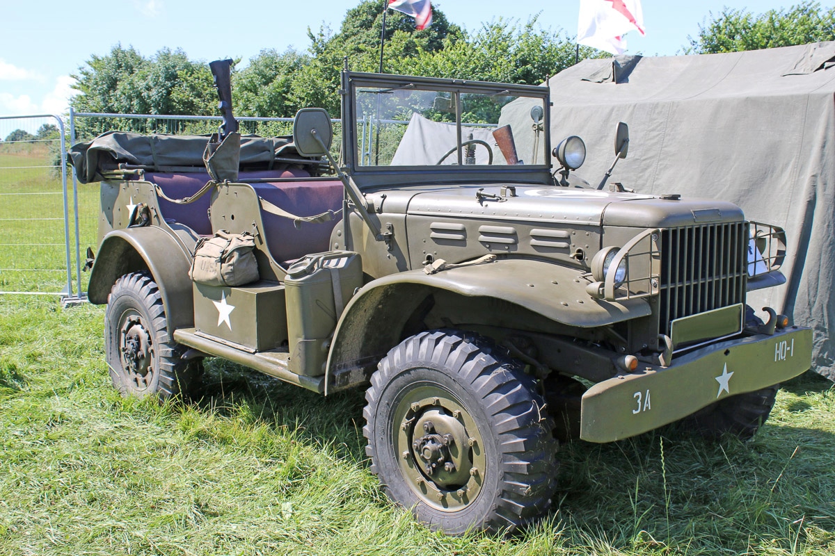 Papermoon Fototapete "Vintage Militär Jeep" von Papermoon