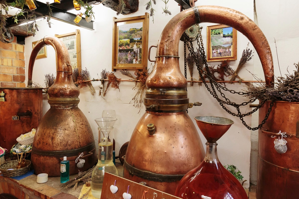 Papermoon Fototapete "Vintage Parfüm Labor" von Papermoon