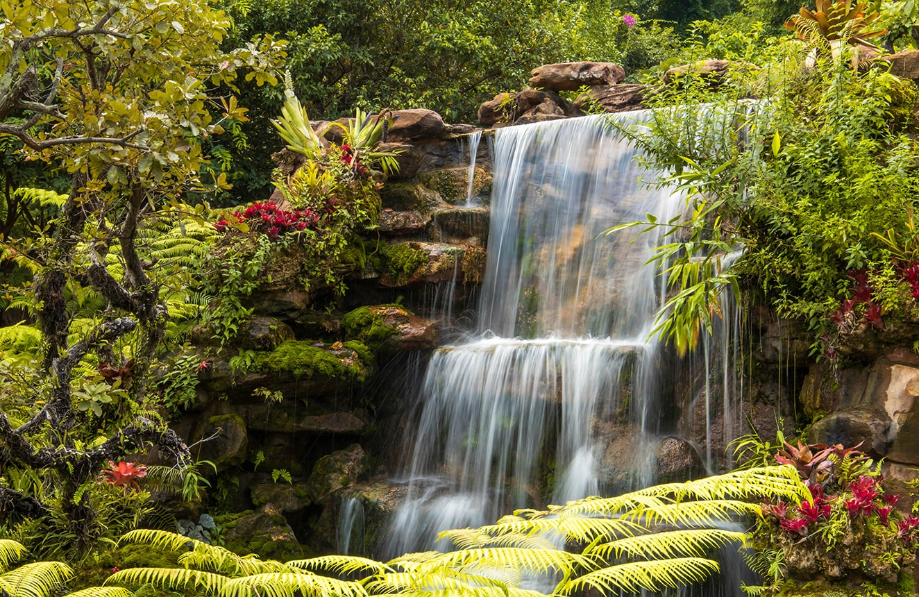 Papermoon Fototapete "WASSERFALL-FLUSS SEE WALD STEINE BLUMEN BERGE BACH XXL" von Papermoon